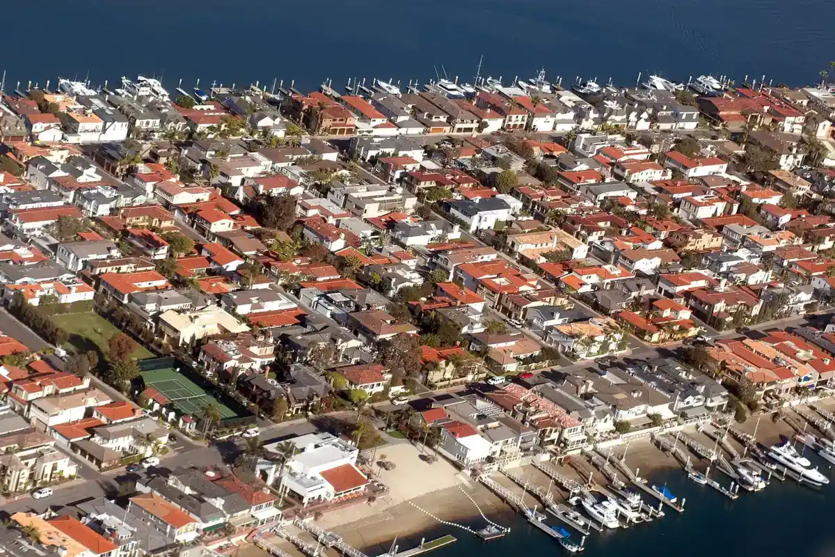 Waterfront homes and private docks along the bay frontage of Lido Isle in Newport Beach CA